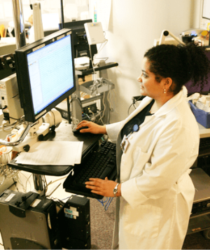 Neurodiagnostic technologist at work