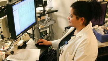 Neurodiagnostic technologist viewing brainwaves on a screen
